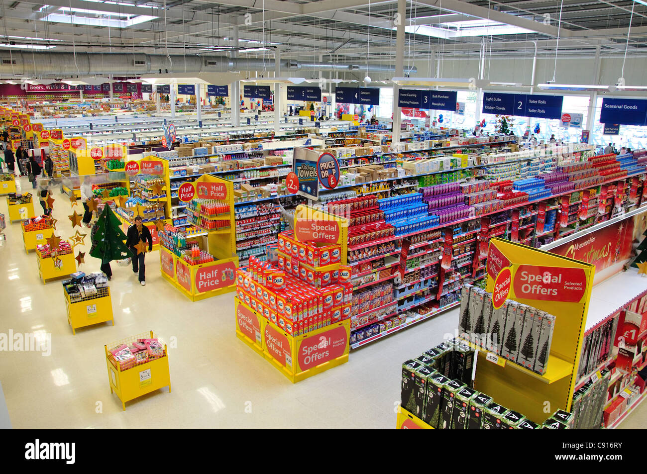 Innenraum der extra Supermarkt Tesco, Yate Shopping Centre, Yate, Gloucestershire, England, Vereinigtes Königreich Stockfoto