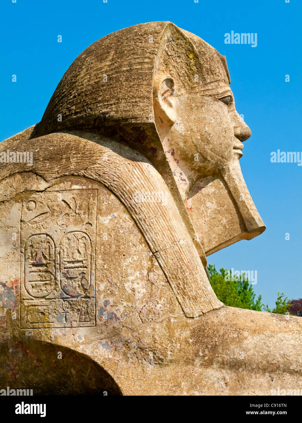 Stein-Sphinx in Crystal Palace Park South London Vereinigtes Königreich auf der Seite des Gebäudes verwendet für die Great Exhibition von 1851 Stockfoto