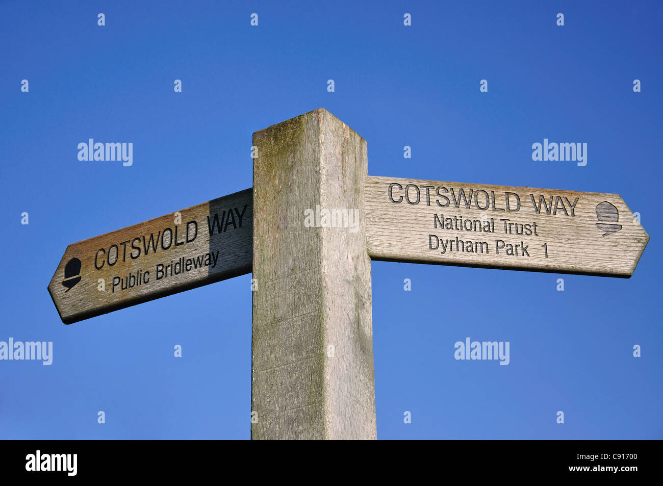 Cotswold Weg zu Fuß Weg Zeichen in der Nähe von Pucklechurch, Gloucestershire, England, Vereinigtes Königreich Stockfoto