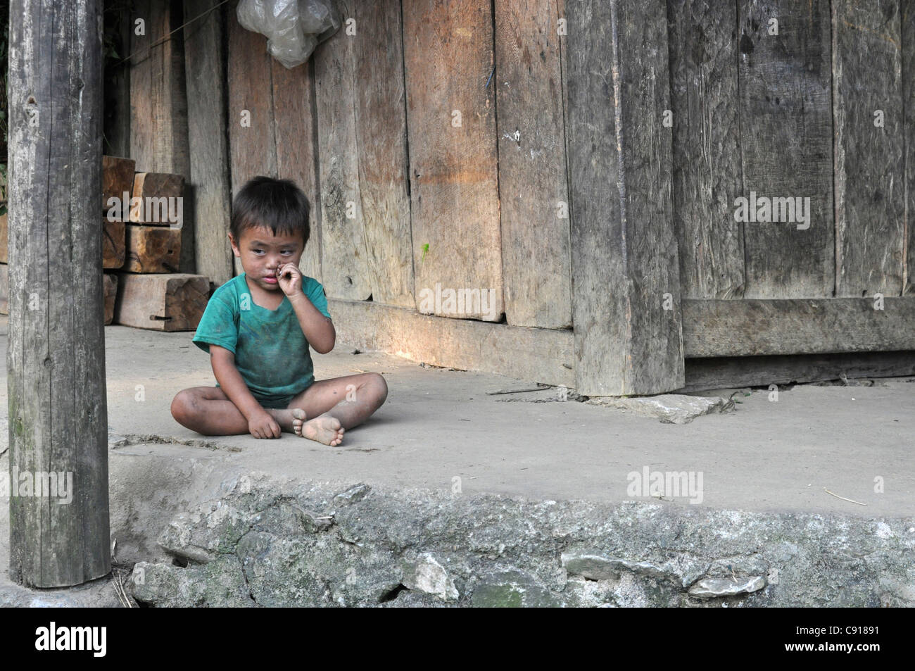 Ländliche Dörfer in Vietnam haben oft viele Familien leben unterhalb der Armutsgrenze. Menschen Leben von Subsistenzwirtschaft auf der Stockfoto