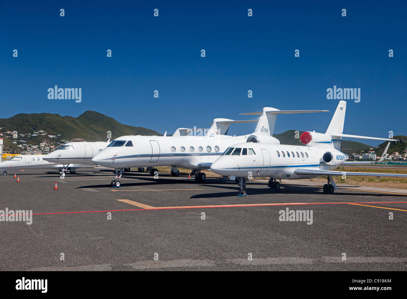 Sint Maarten, Karibik-Insel, unabhängig von den Niederlanden seit 2010. Business jets am Princess Juliana Airport. Stockfoto