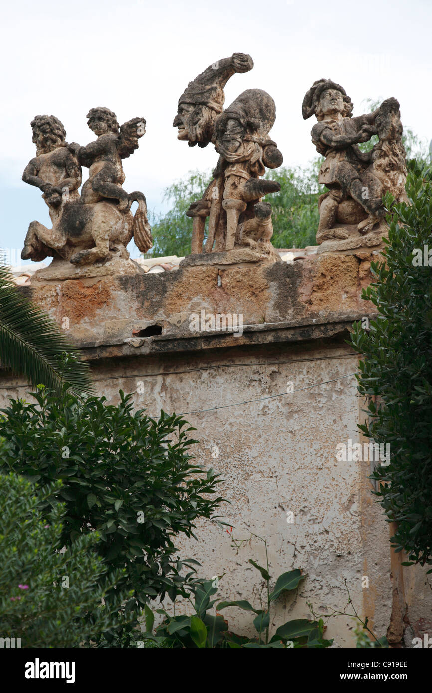 Die Villa Palagonia ist ein Luxus-Residenz aus dem 18. Jahrhundert und Skulpturengarten in der Stadt Bagheria. Stockfoto