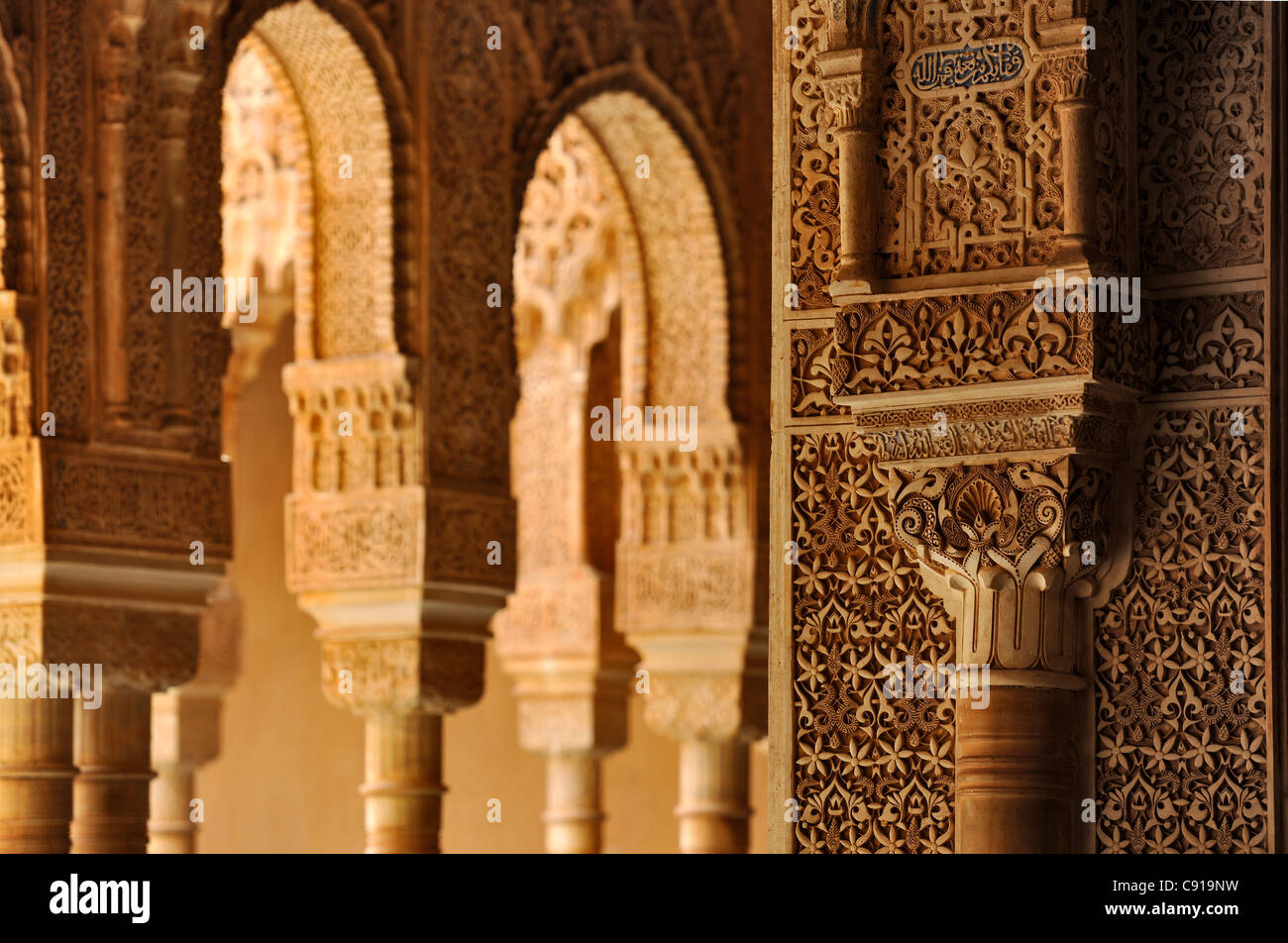 Arkade mit Kathedrale im orientalischen Stil, Alhambra, Granada, Andalusien, Spanien, Mittelmeerländer Stockfoto