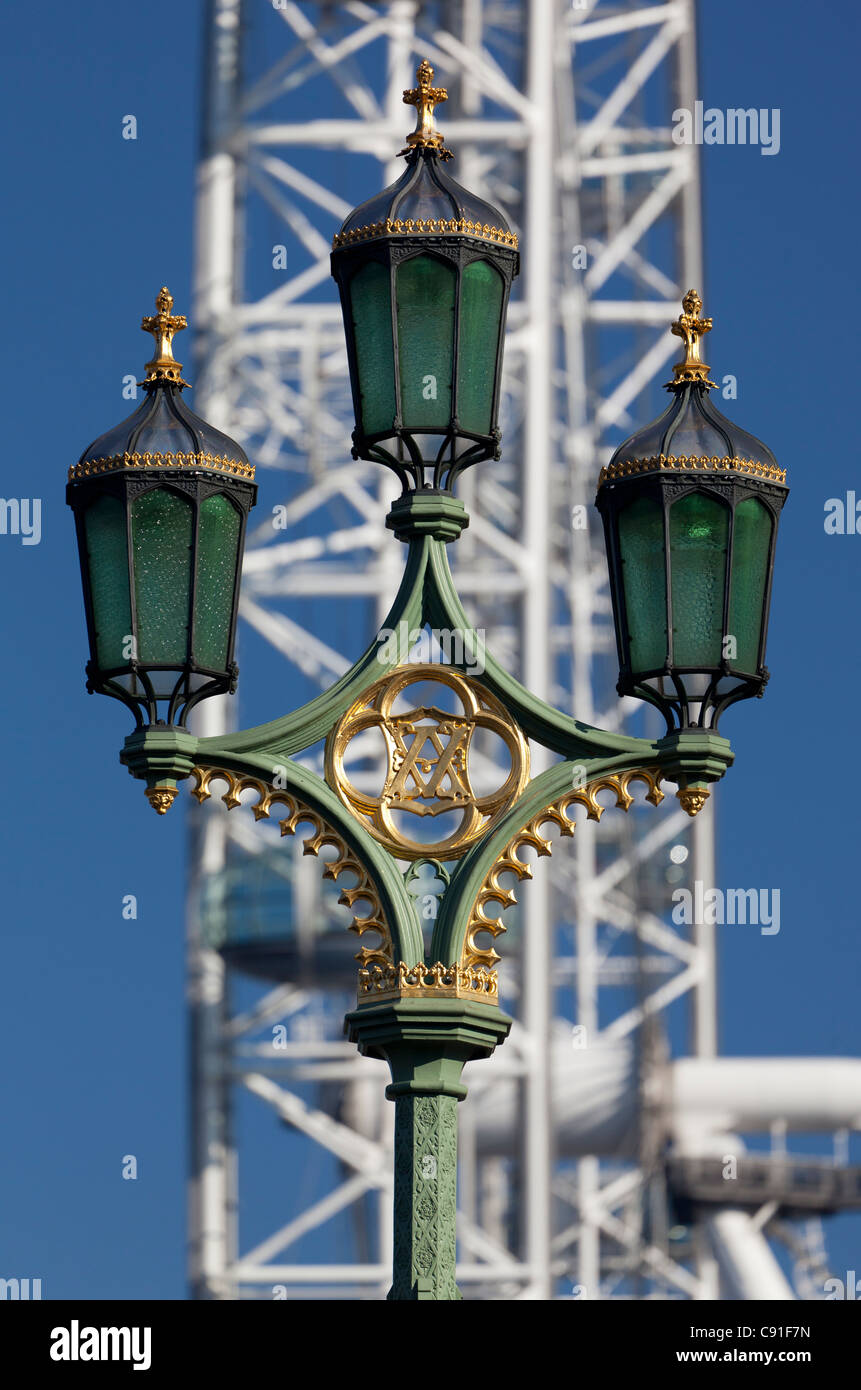 Viktorianische Laterne und London Eye - Morgen 3 Stockfoto