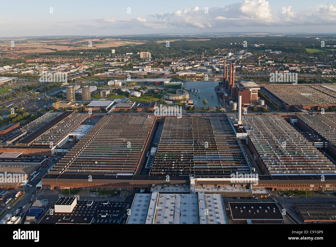 Luftaufnahme des Volkswagen Werk, Fabrik-Hallen, Autostadt, Wolfsburg, Niedersachsen, Deutschland Stockfoto