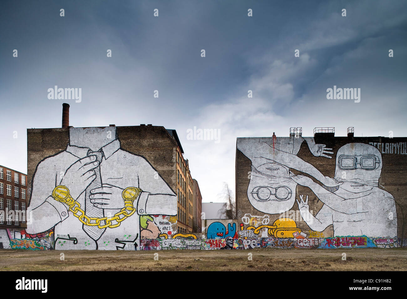 Wandmalereien auf Gebäude Cuvry Straße, Berlin-Kreuzberg, Berlin, Deutschland, Europa Stockfoto