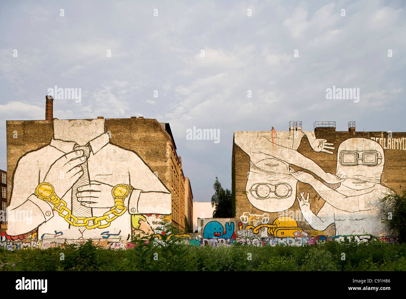 Wandmalereien auf Gebäude Cuvry Straße, Berlin-Kreuzberg, Berlin, Deutschland, Europa Stockfoto
