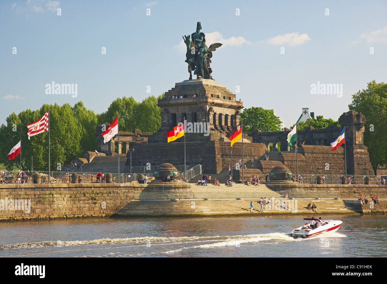Koblenz, Deutsches Eck (Deutsches Eck), Zusammenfluss von Rhein und Mosel, Rheinland-Pfalz, Deutschland, Europa Stockfoto