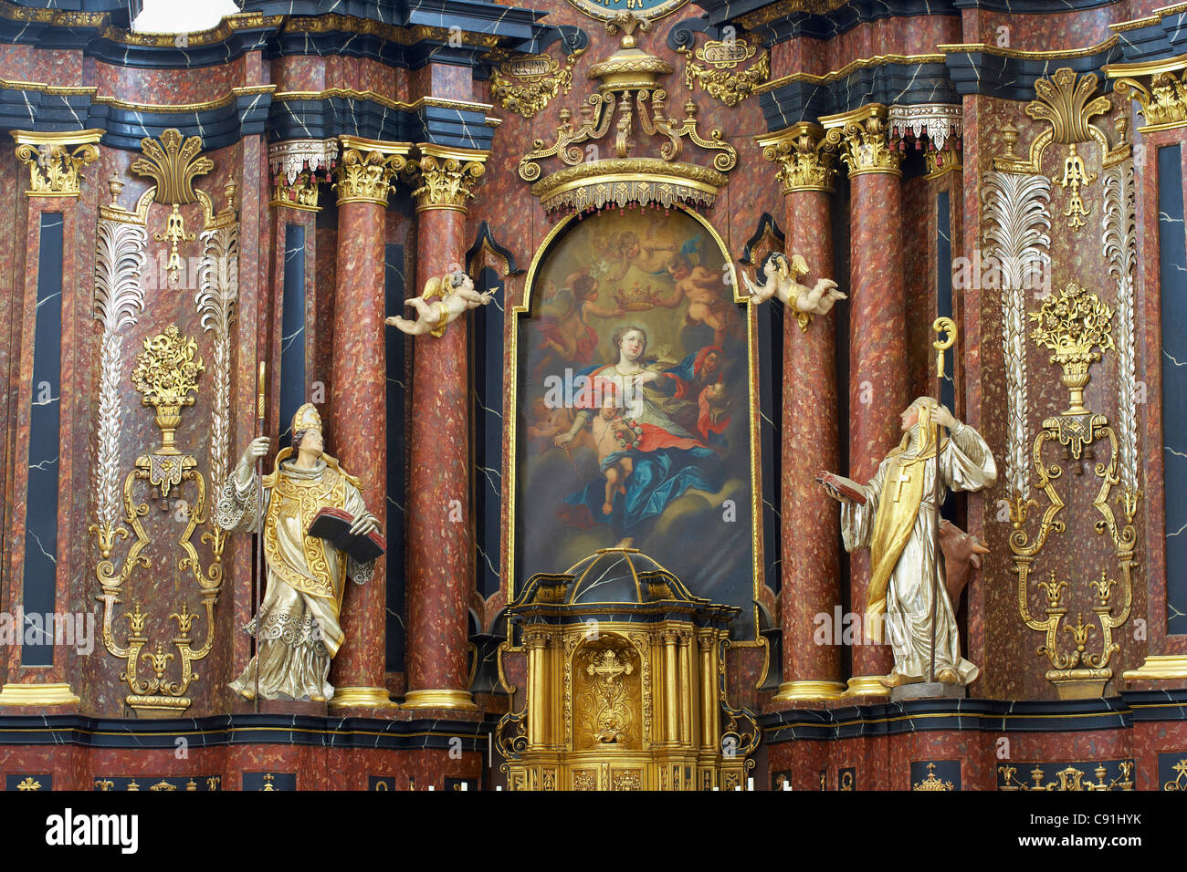 Basilika St. Salvator (18. Jh.) Hochaltar (1727) Chorgestühl (1731) Pruem Eifel Bitburg-Pruem Rheinland-Pfalz Ger Stockfoto Basilika St. Salvator (18. Jh.) Hochaltar (1727) Chorgestühl (1731) Pruem Eifel Bitburg-Pruem Rheinland-Pfalz Ger Stockfoto