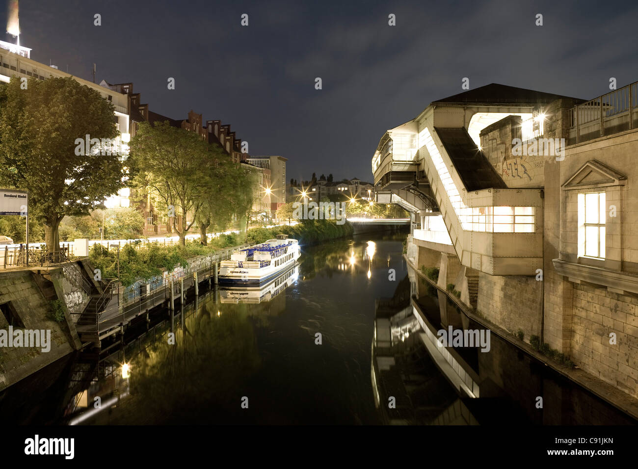 U-Bahnhof Hallesches Tor, Hallesches Ufer, Berlin-Kreuzberg, Berlin, Deutschland, Europa Stockfoto