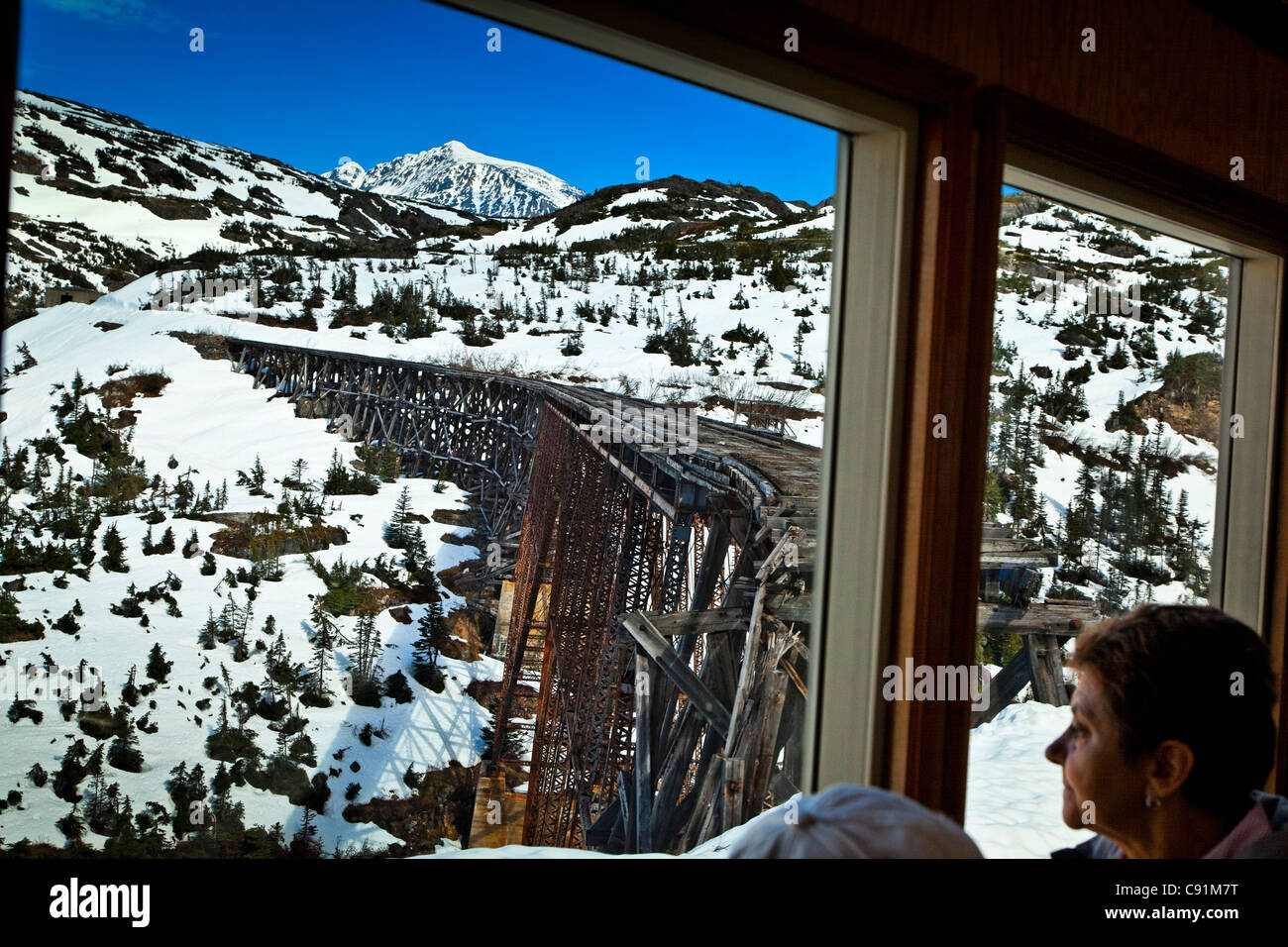 Die Fensteransicht von White Pass & Yukon Route Railway von der ältesten Bock auf der Linie, Skagway, südöstlichen Alaska, Frühsommer Stockfoto