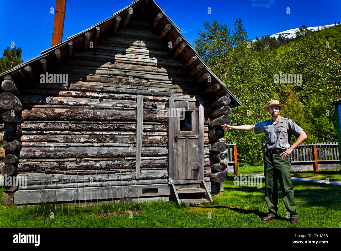 Nationalpark-Ranger-Guide an der historischen Moore Gehöft, Klondike Gold Rush National Historical Park, Skagway, Alaska Stockfoto