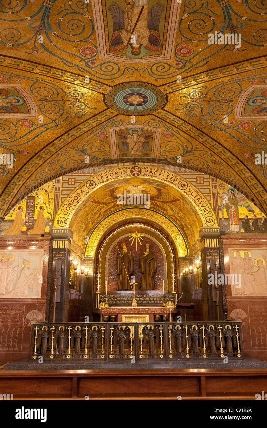 Krypta der peterskirche -Fotos und -Bildmaterial in hoher Auflösung – Alamy