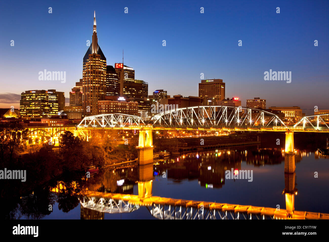 Skyline von Nashville Tennessee an den Ufern des Cumberland River, USA Stockfoto