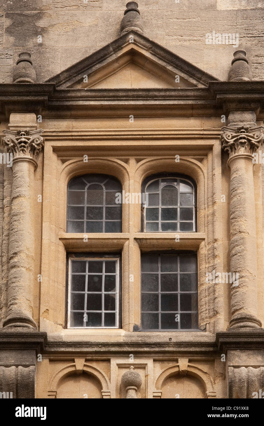 Reich verzierte Gebäude sieht man überall in Oxford und Merton Lane beherbergt einige besonders schöne Beispiele der historischen Englisch Stockfoto