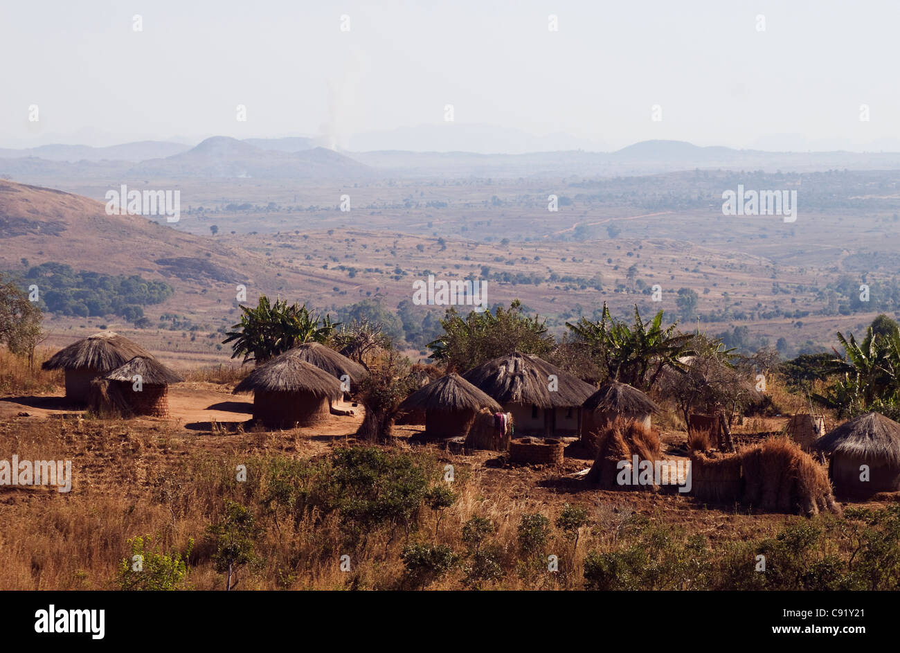 Ansichten über die Prärie zählen Dörfer zwischen Zomba und Limbe in der Nähe von M3-Straße im südlichen Malawi. Stockfoto