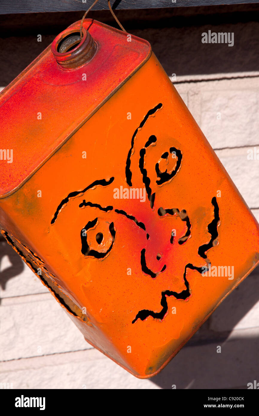 Halloween-Kunstwerk, gemacht aus Metall-Container oder kann USA "Kürbis" Stockfoto