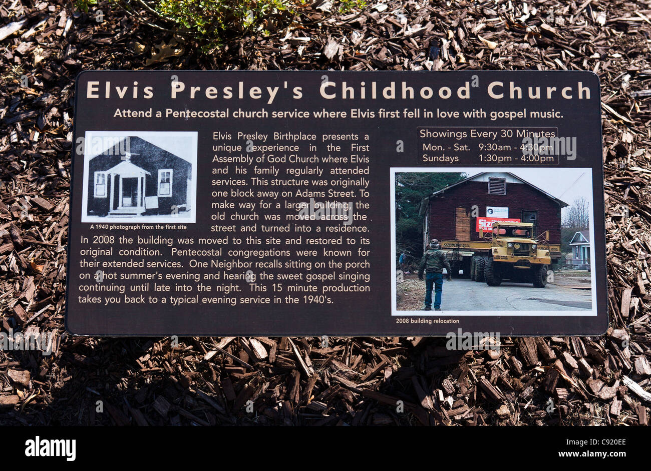 Melden Sie außerhalb Presleys lokalen Kindheit Kirche, jetzt in Elvis Presleys Geburtsort Tupelo, Mississippi, Vereinigte Staaten Stockfoto