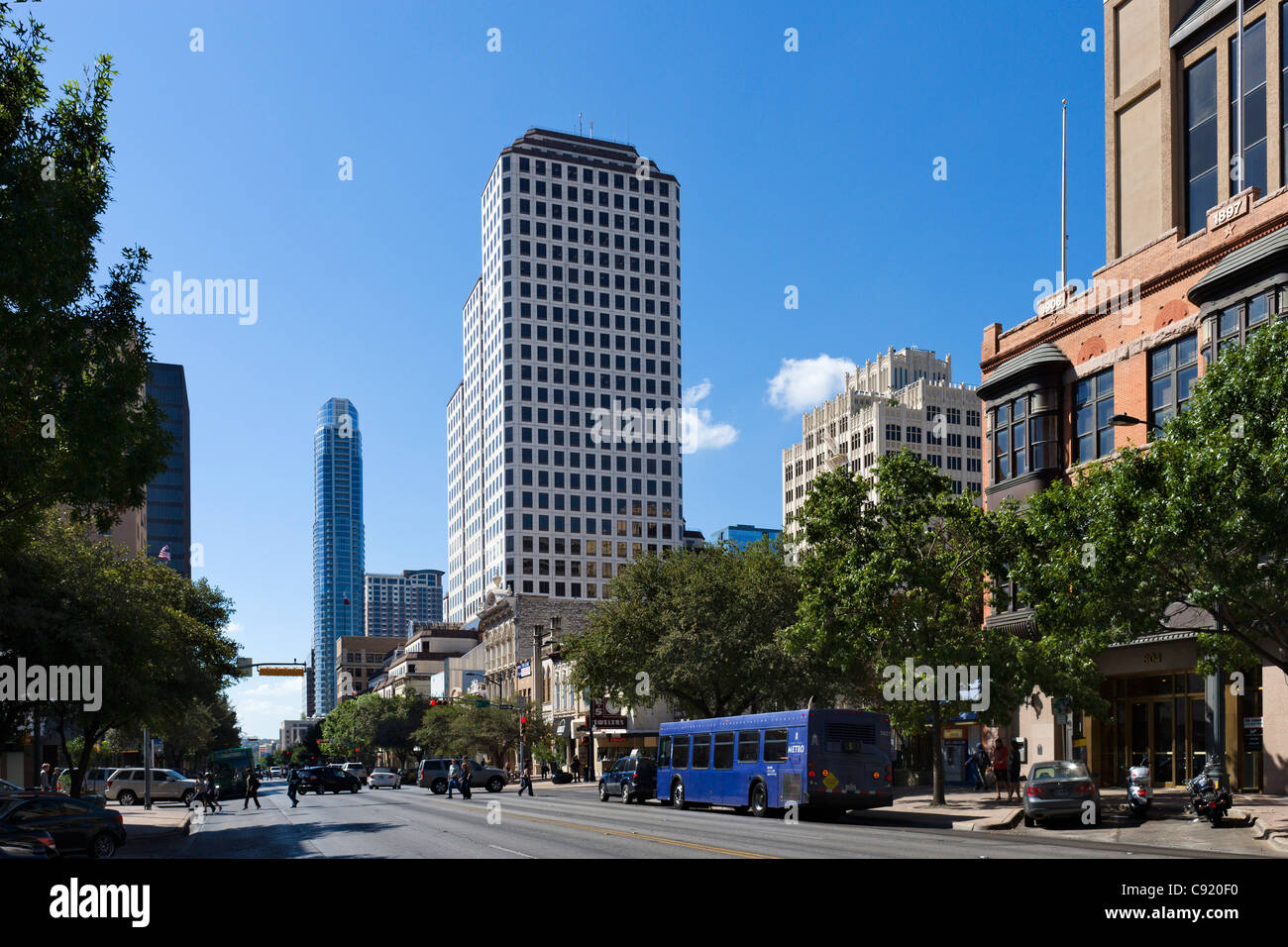 Congress Avenue in der historischen Innenstadt von Austin, Texas, USA Stockfoto