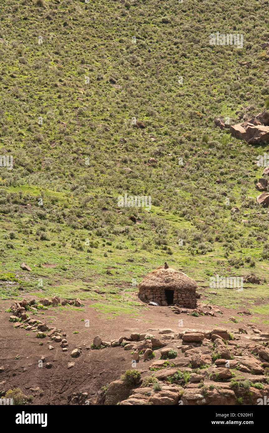 Im ländlichen Lesotho ist Rinder Stift oder Krall die Keimzelle der Familiengruppen, die bauen ihre Hütten oder Rondovals innerhalb der Grenzen Stockfoto