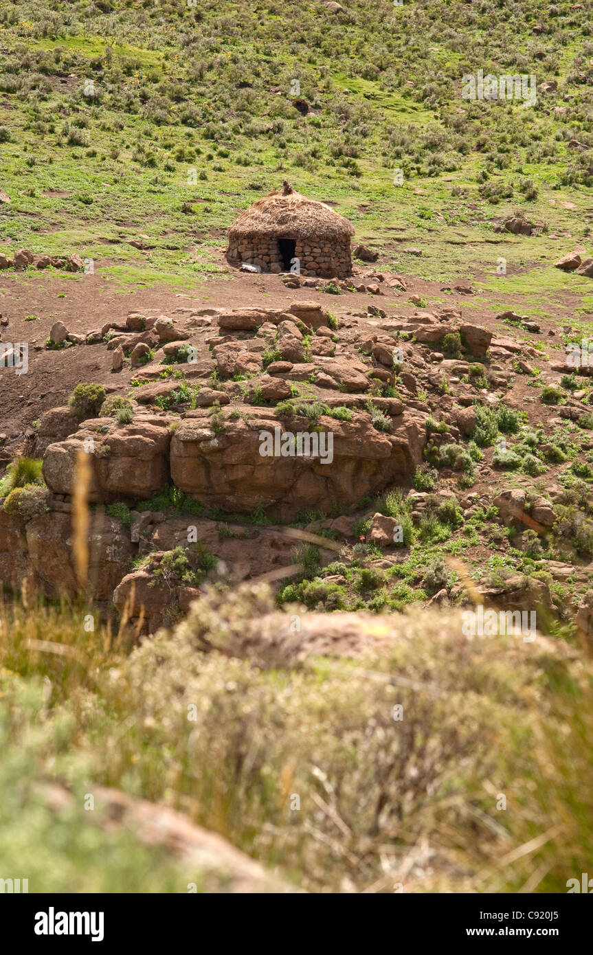 Im ländlichen Lesotho ist Rinder Stift oder Krall die Keimzelle der Familiengruppen, die bauen ihre Hütten oder Rondovals innerhalb der Grenzen Stockfoto