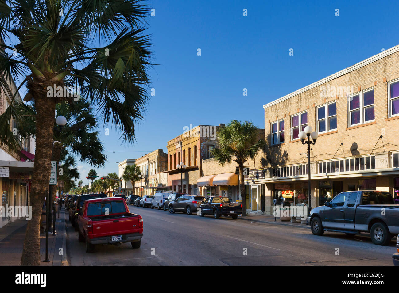 Geschäfte auf E Washington Street, Brownsville, Texas, USA Stockfoto
