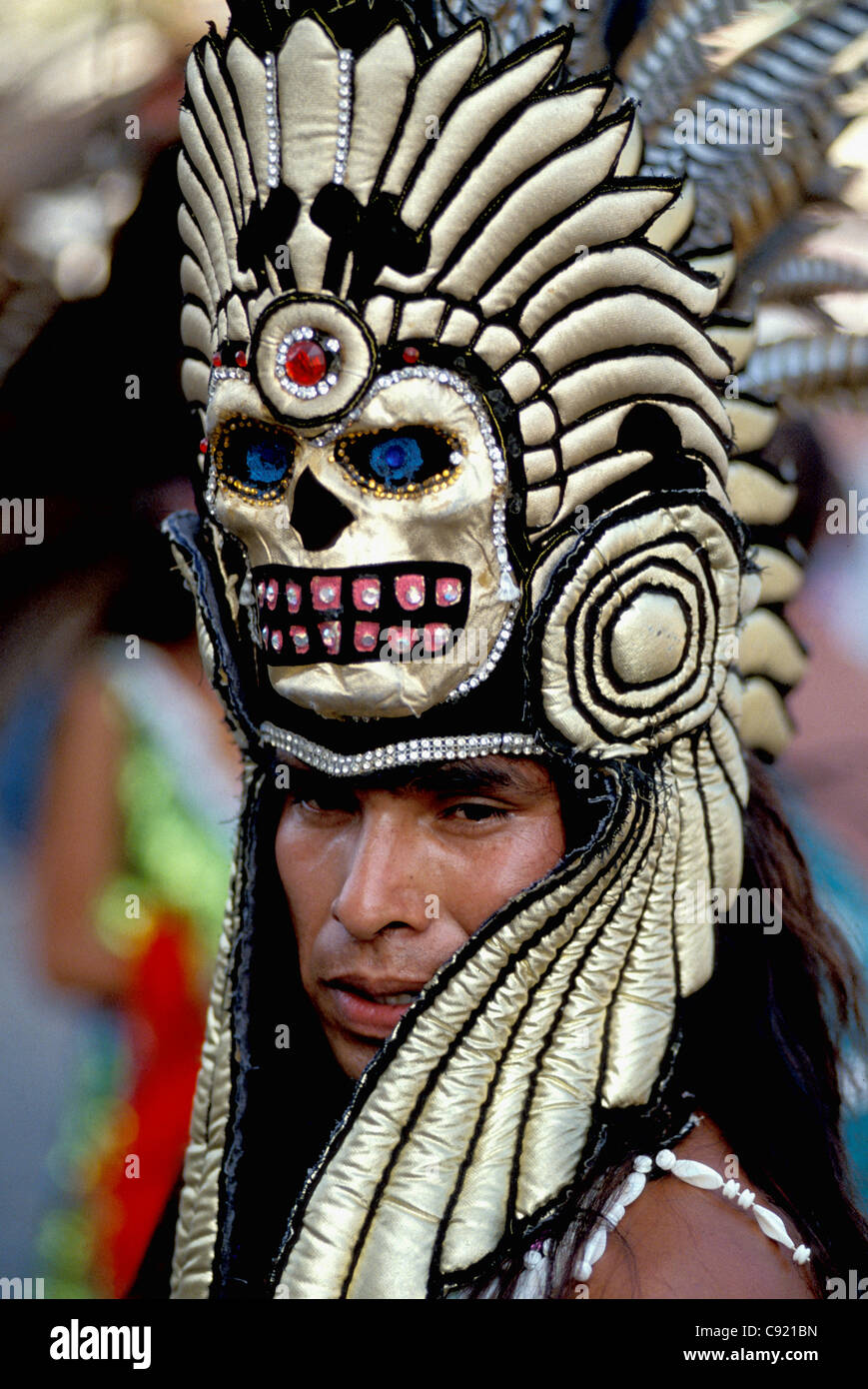 Aztekisches Kostum Stockfotos Und Bilder Kaufen Alamy