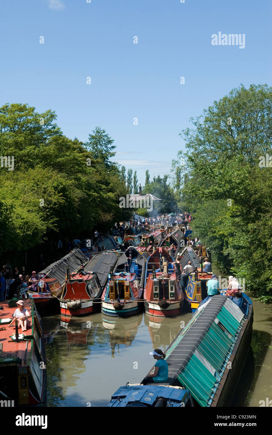 Grand Union Canal. Arbeiten Narrowboats vertäut am historischen Narrowboat Braunston Rallye 2011 restauriert. Stockfoto