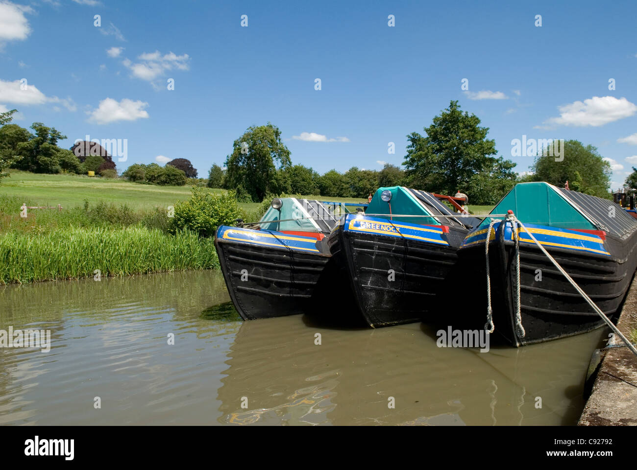 Grand Union Canal. Arbeiten Narrowboats vertäut am historischen Narrowboat Braunston Rallye 2011 restauriert. Stockfoto