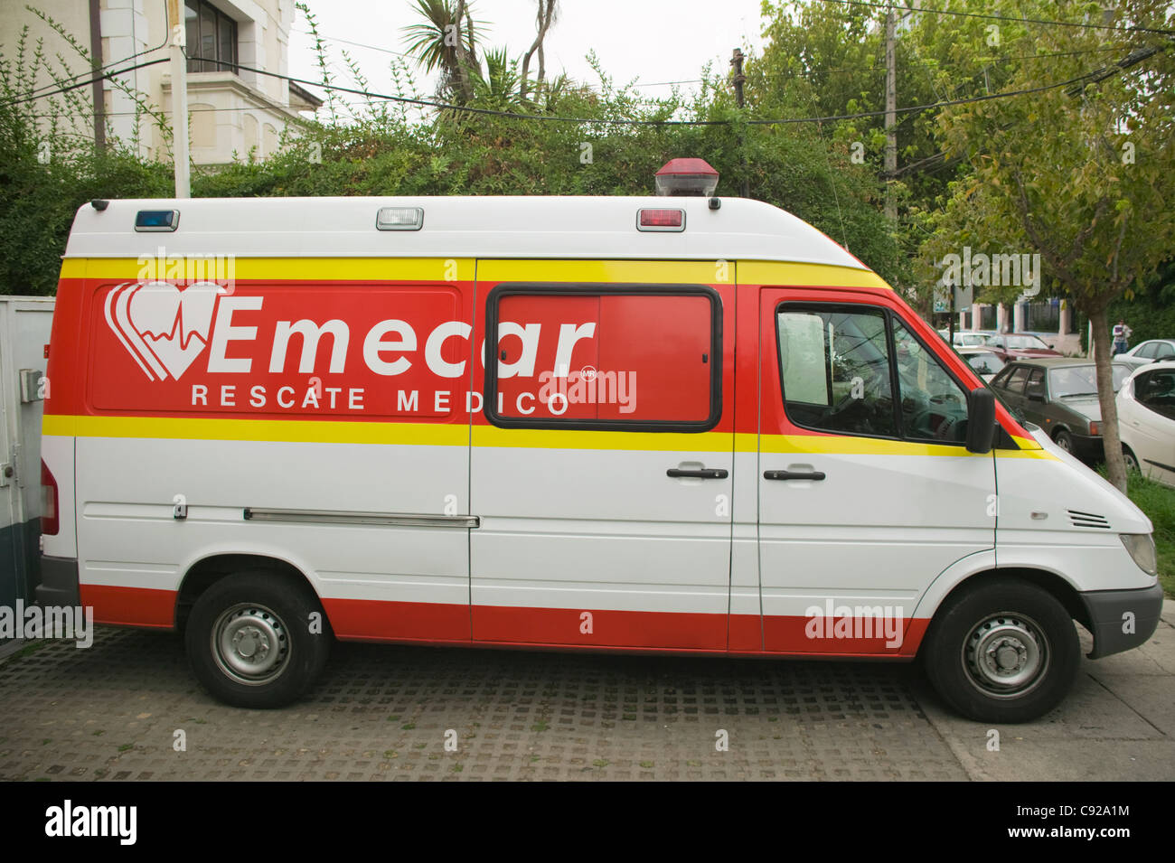 Chile, Vina Del Mar, Krankenwagen in Straße geparkt Stockfoto