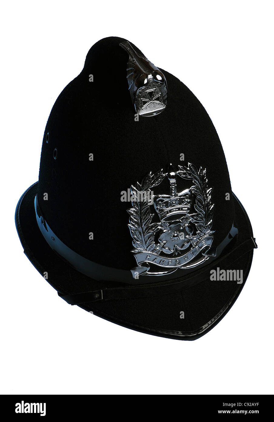 Ein Hampshire Polizist Helm mit Abzeichen. Stockfoto