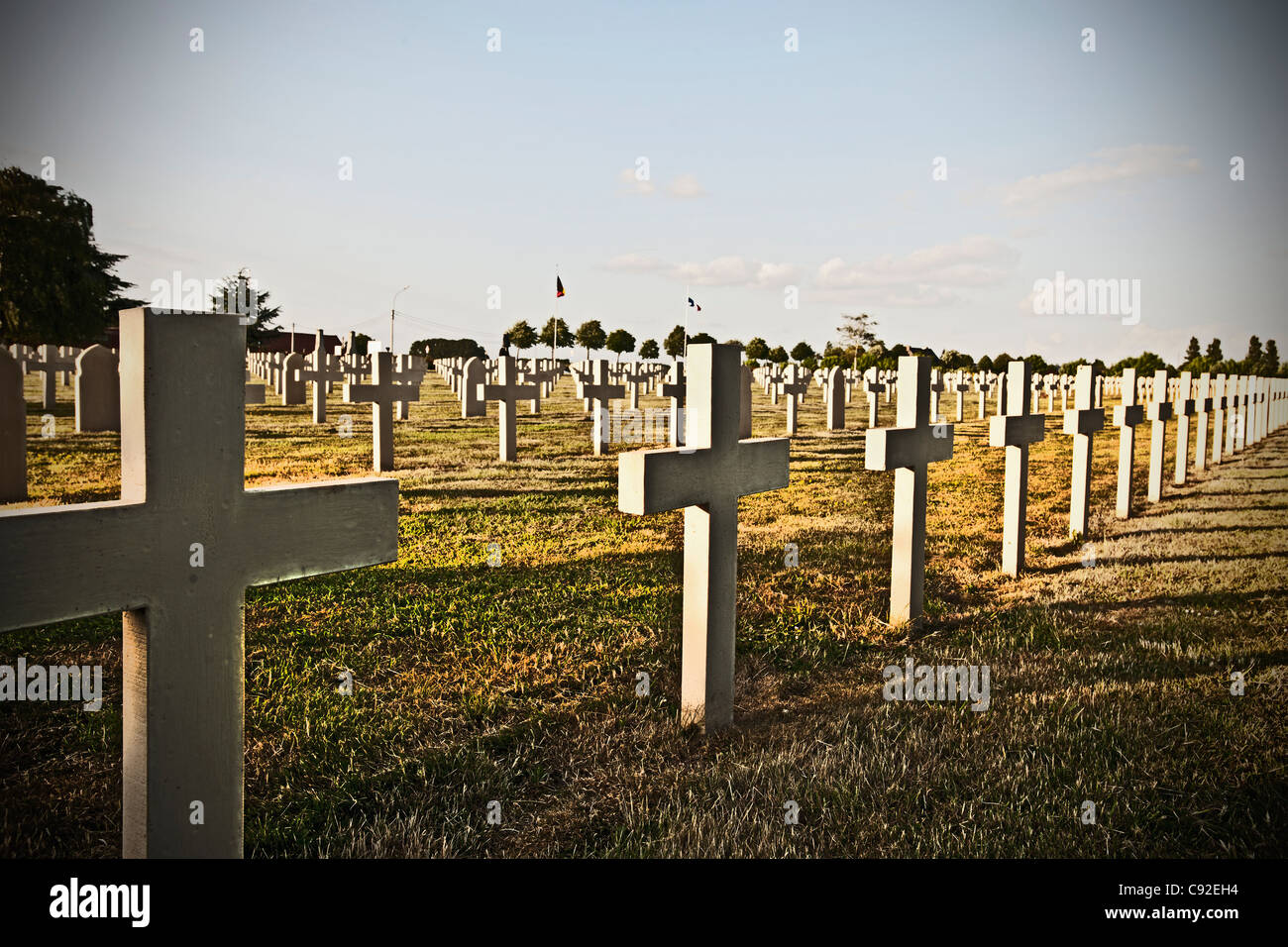 Unmarkierte Kreuz Grabsteine auf dem Friedhof Stockfoto