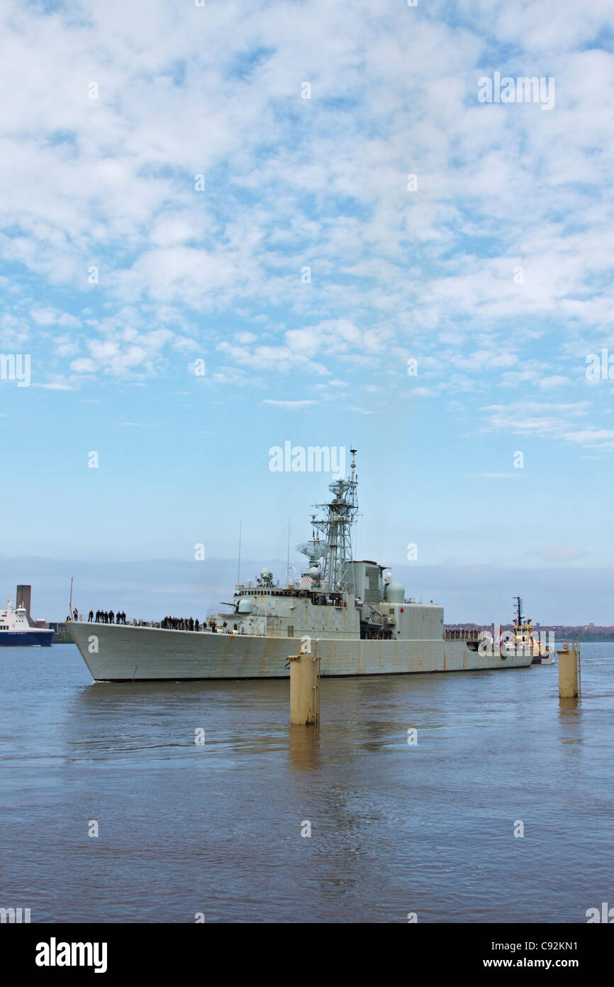 Kanadische Kriegsschiff Stammzellenreserve ATHABASKAN Ankunft in Liverpool, für einen kurzen Besuch Stockfoto