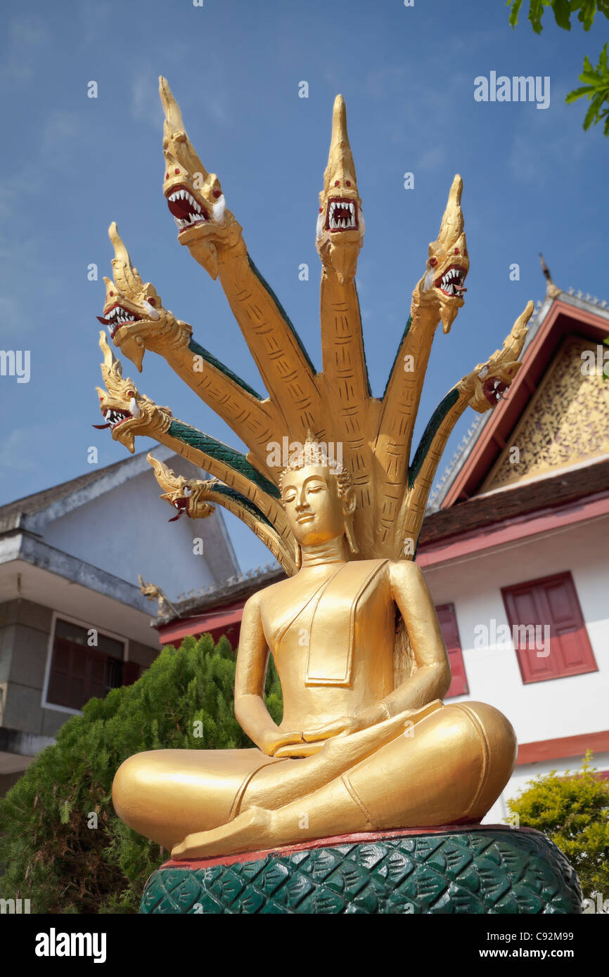 Buddha-Statue im Wat Mai Suwannaphumaham, Luang Prabang, Laos. Stockfoto