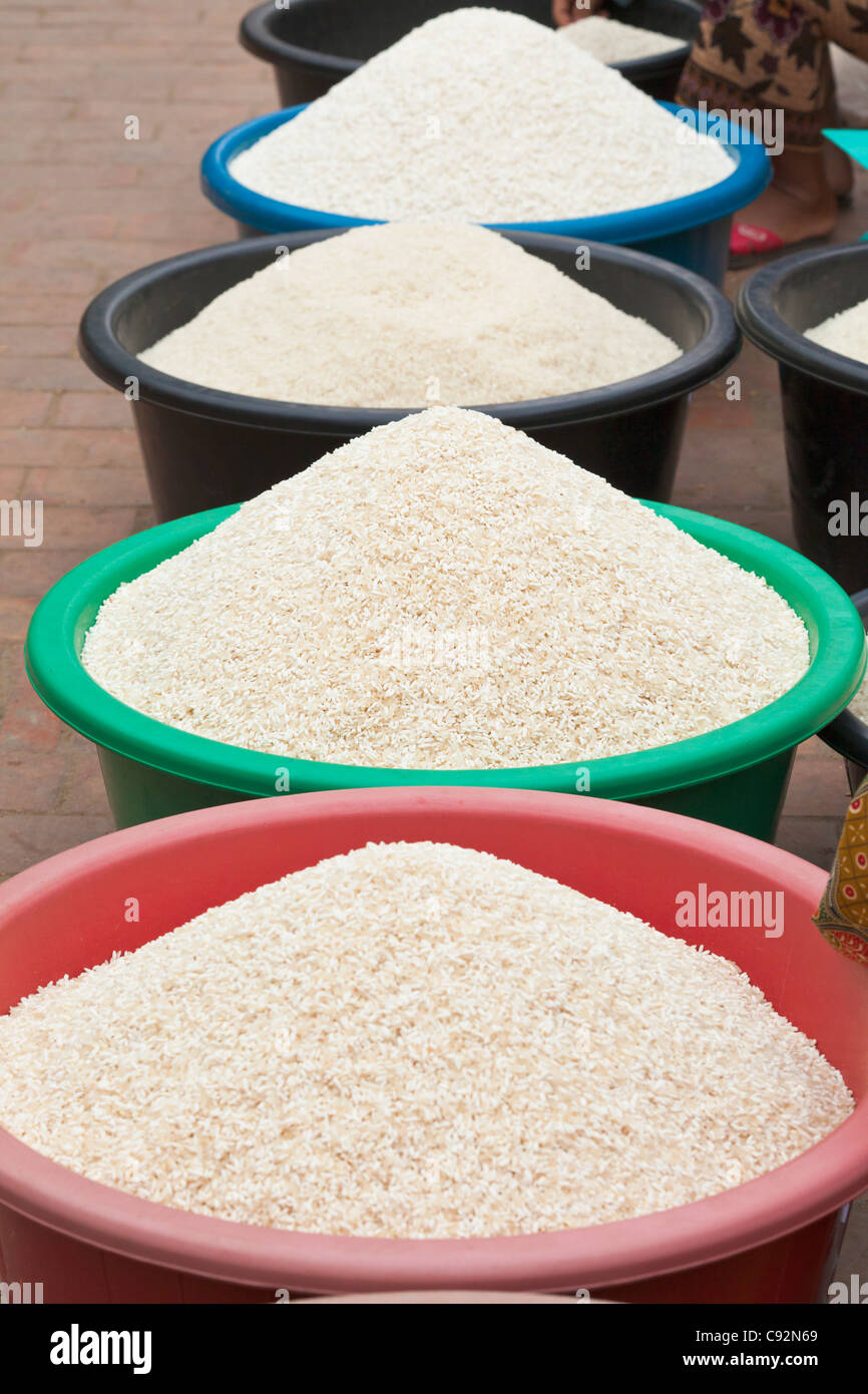 Wannen mit verschiedenen Arten von Reis, Laos Stockfoto