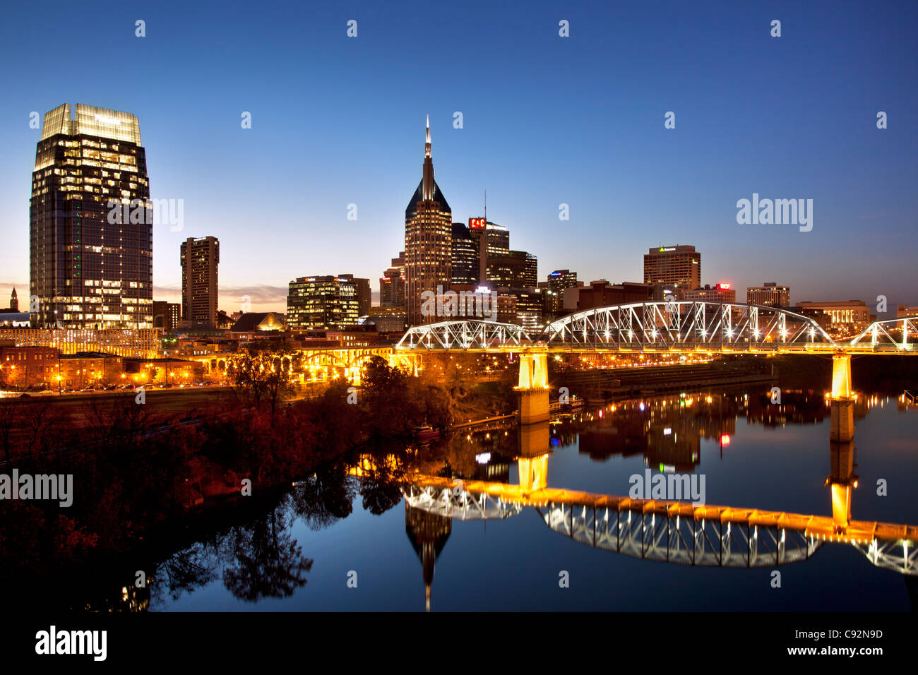 Skyline von Nashville Tennessee an den Ufern des Cumberland River, USA Stockfoto