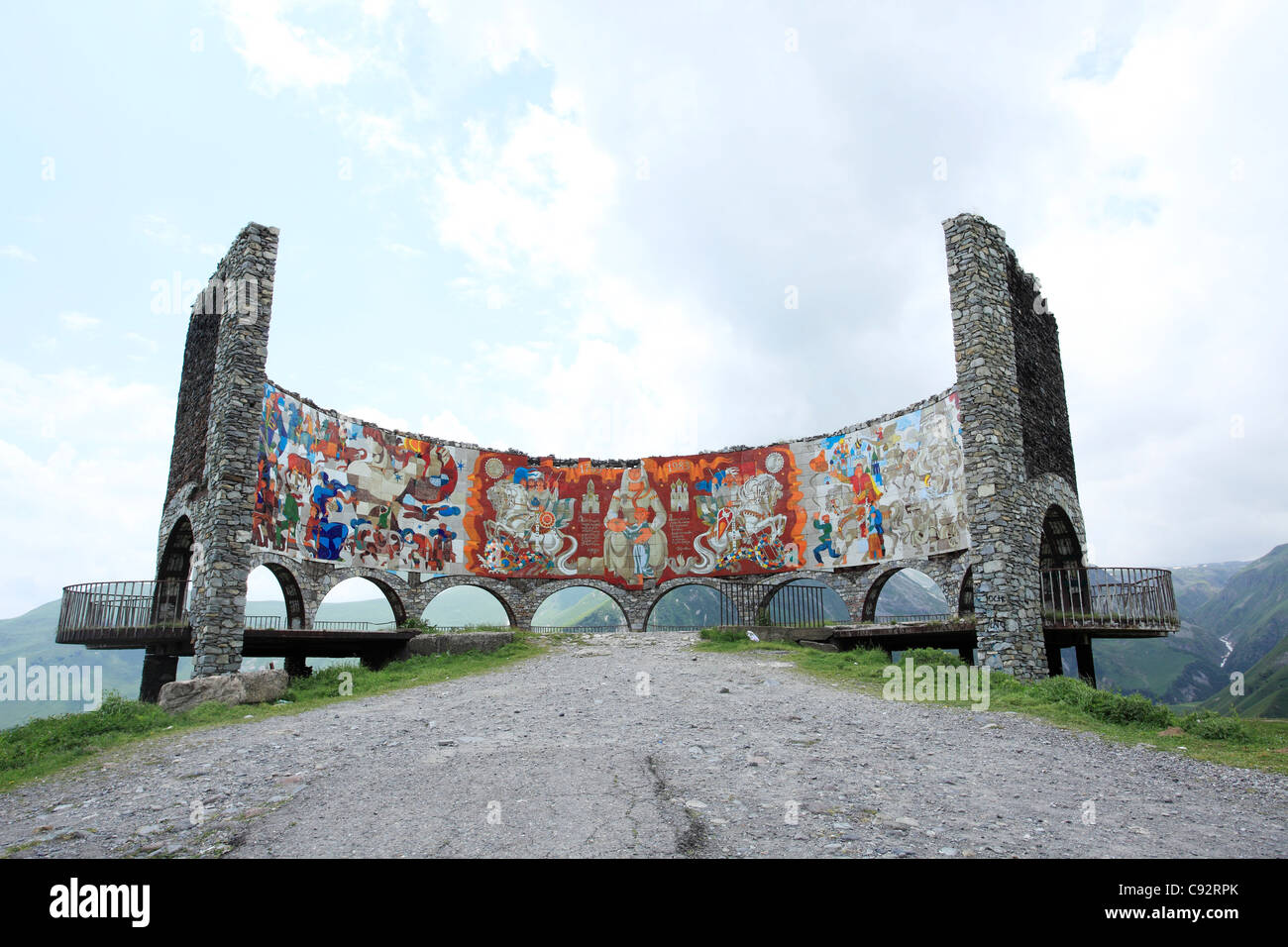 Die Georgische Heerstraße ist der historische Name für eine große Route durch den Kaukasus aus Georgien, Russland. Stockfoto