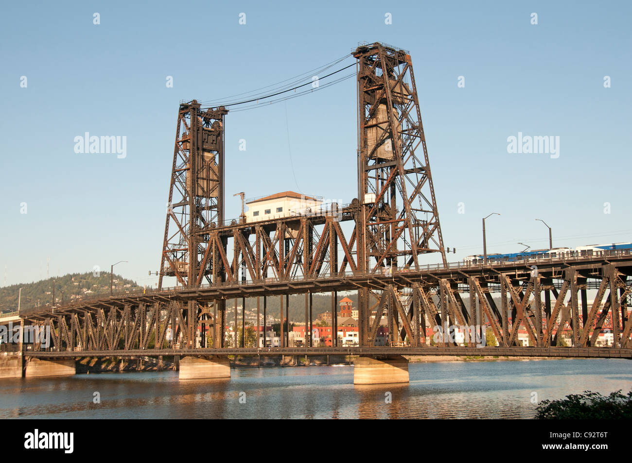 Portland Stadt Stadt Oregon Stahlbrücke über den Willamette River Vereinigte Staaten von Amerika-USA Stockfoto