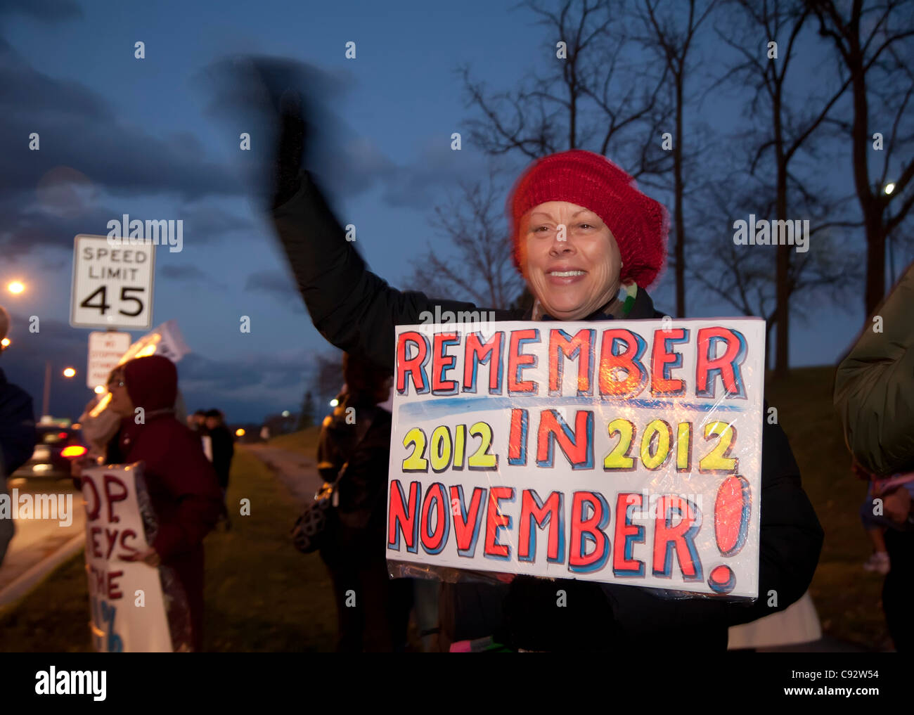 Auburn Hills, Michigan - Menschen Streikposten außerhalb der republikanische Präsidentschafts-Debatte an der Oakland University. Stockfoto