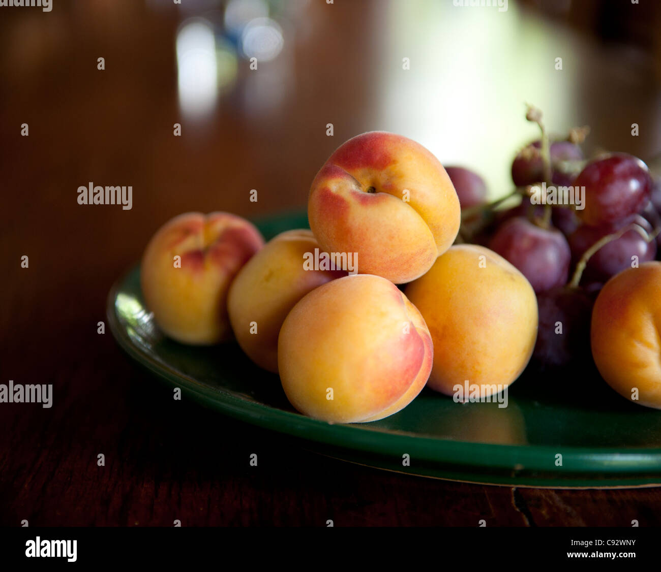 Das Klima der nördlichen Toskana bedeutet, dass es ideal für den Anbau von vielen verschiedener Sorten von Früchten wie Trauben und Aprikosen. Stockfoto
