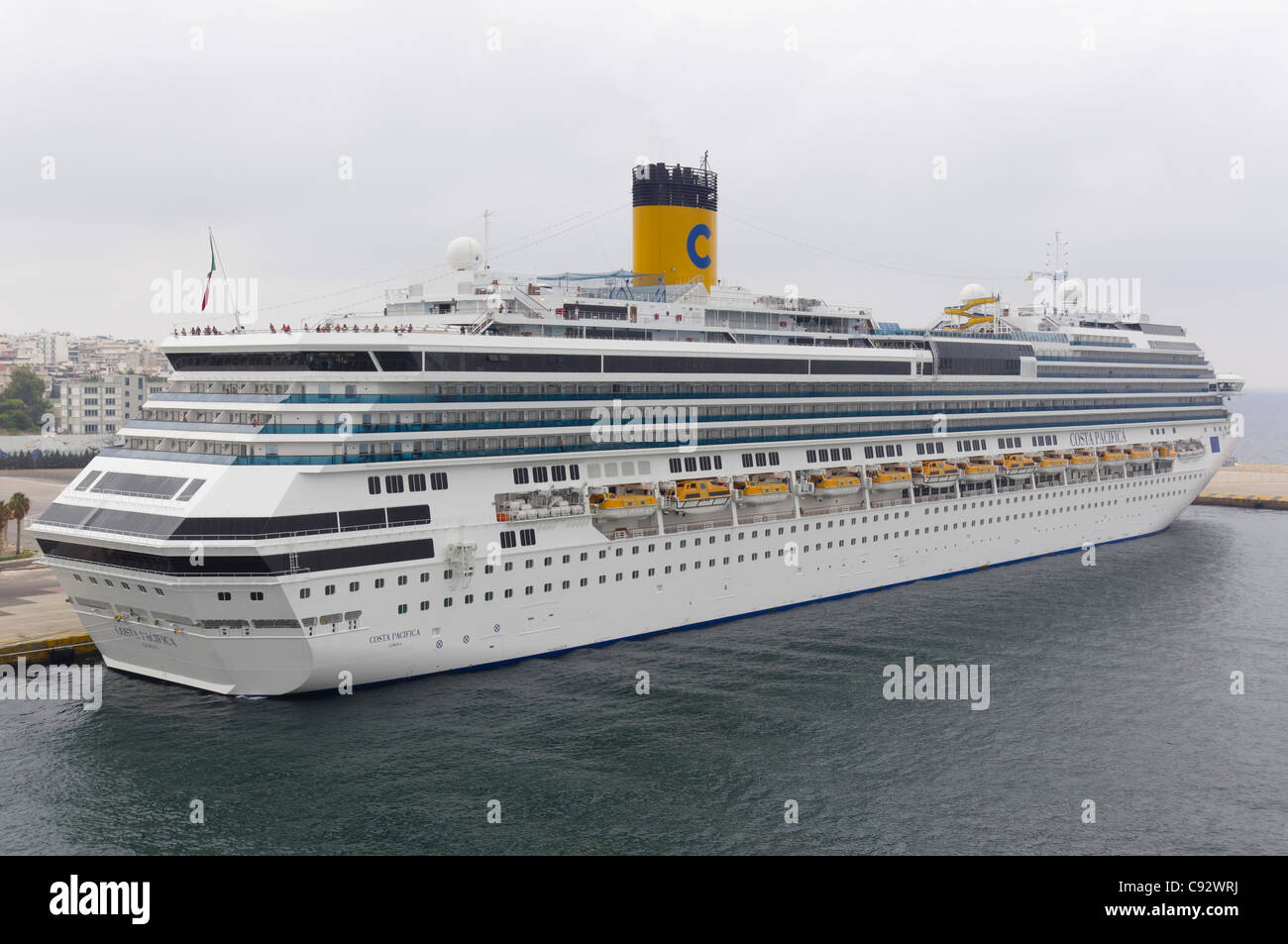 Athen - das Kreuzfahrt-Terminal und den Hafen von Piräus. Costa Kreuzfahrten Schiff Pacifica. Stockfoto