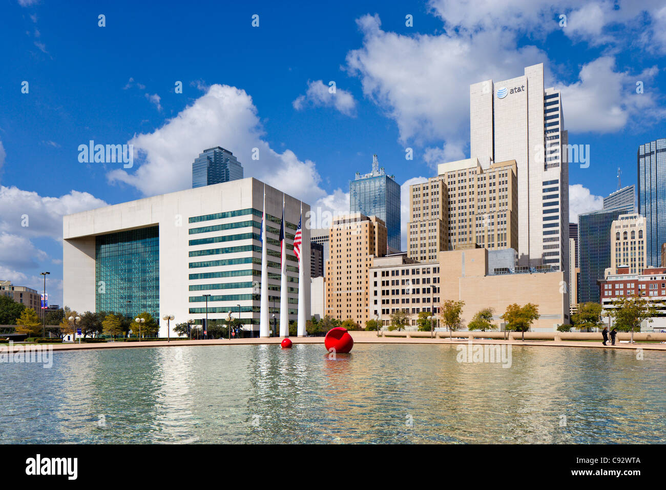 Die Skyline der Stadt von außen Rathaus, City Hall Plaza, Dallas, Texas, USA Stockfoto