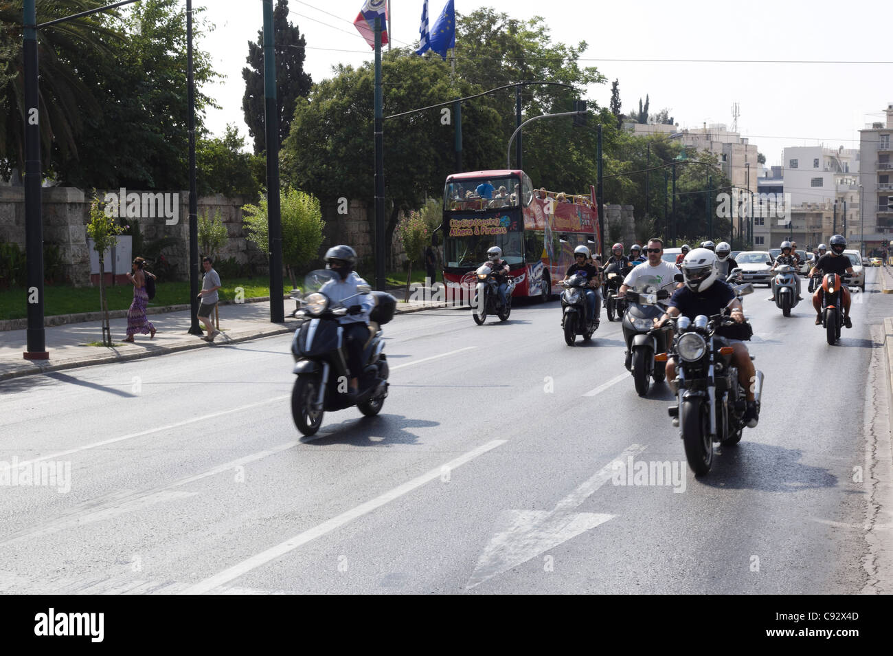 Athen - Motorradverkehr. Stockfoto