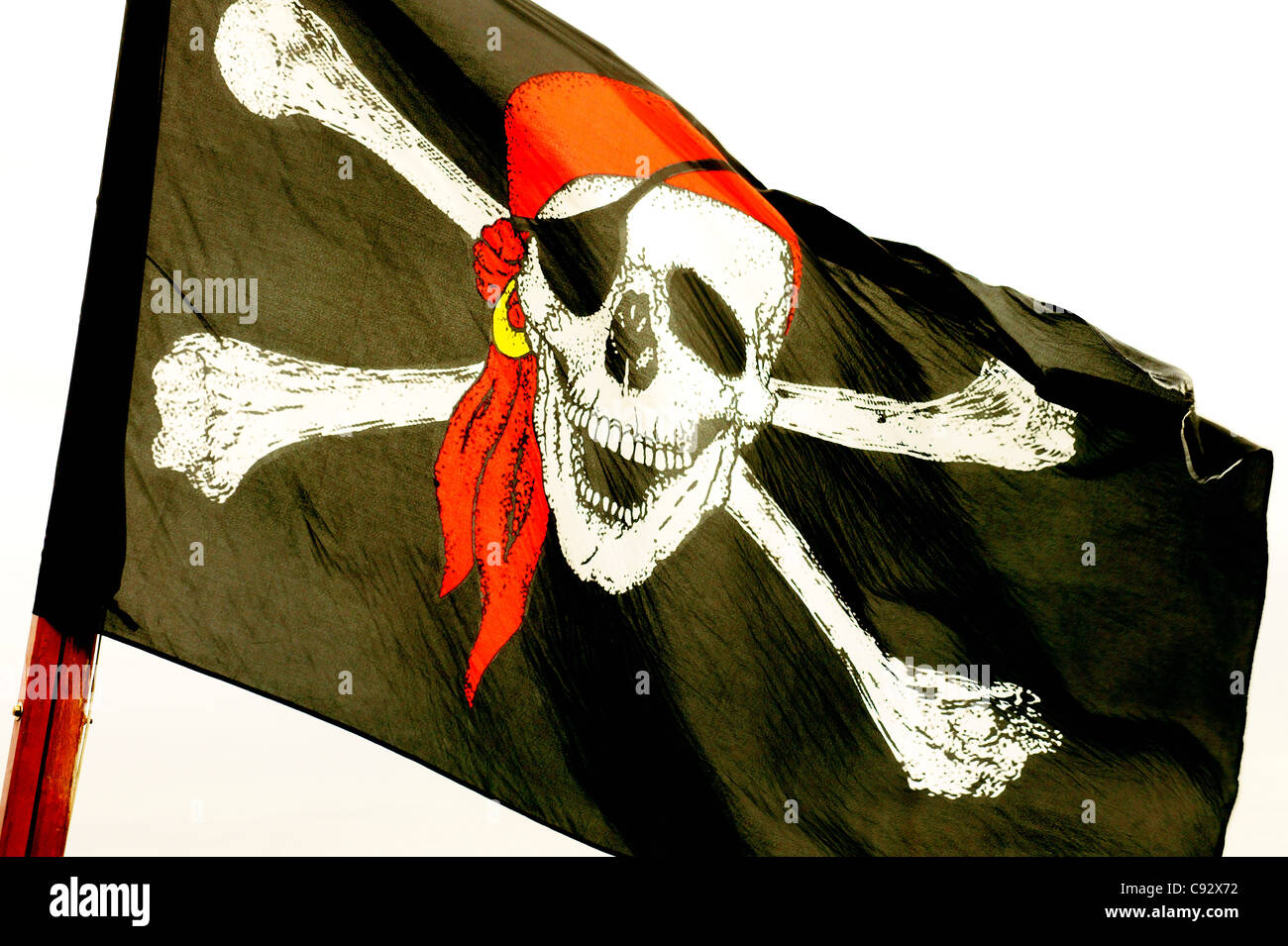 Der Jolly Roger Schädel und gekreuzten Knochen Piraten-Flagge Stockfoto