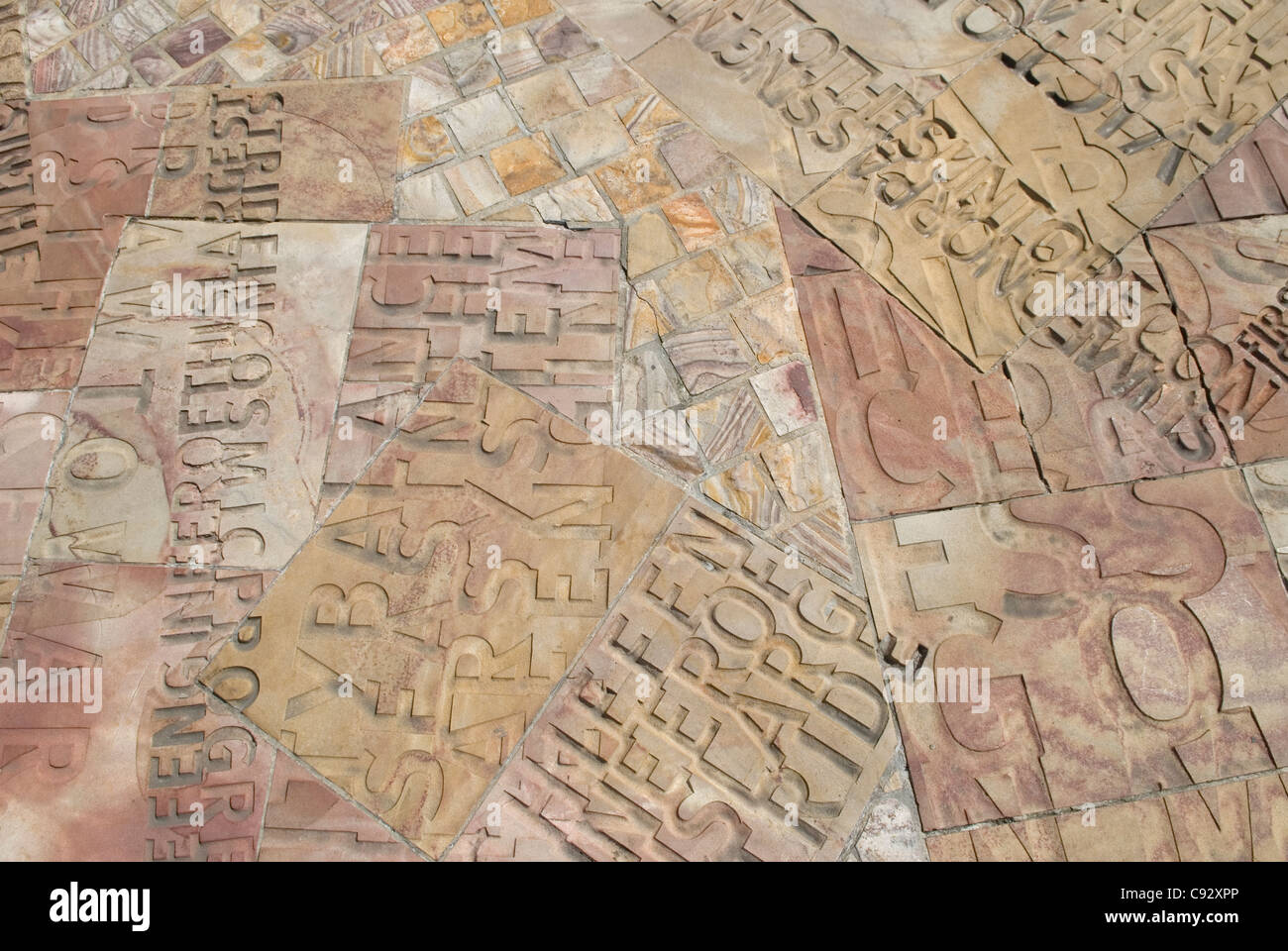 Federation Square (bekannt als Fed Square) ist ein Bürgerzentrum und kulturellen Bezirk gepflastert mit Steinplatten aus der Kimberley-Region Stockfoto