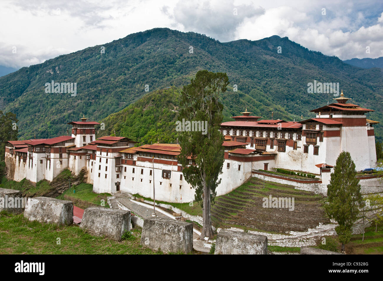 Die massive Trongsa Dzong oder Festung, wurde in den 1640er-Jahren gebaut. Stockfoto