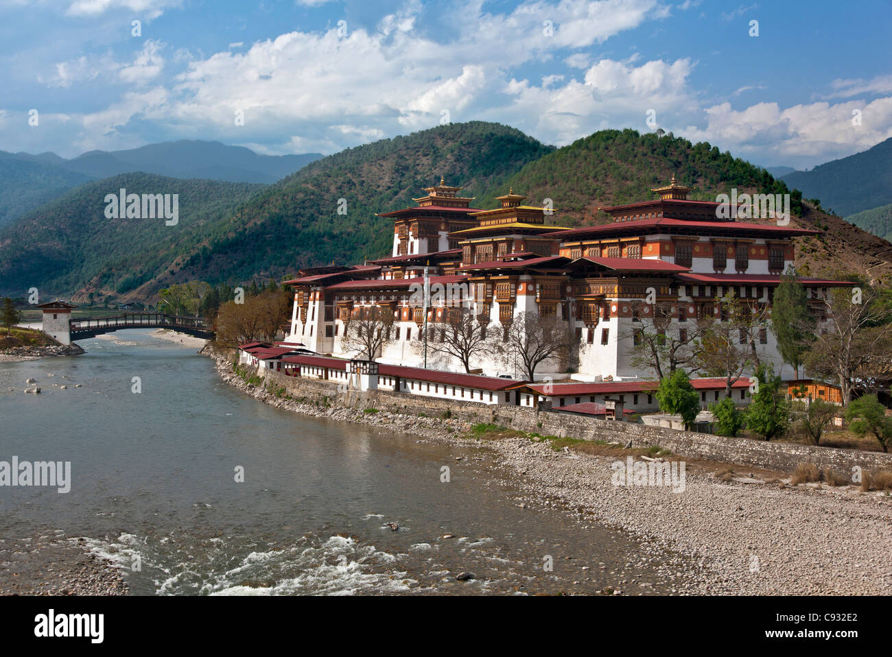 Die 17. Jahrhundert Punakha Dzong ist die zweite älteste und zweiten größten Dzong in Bhutan. Stockfoto