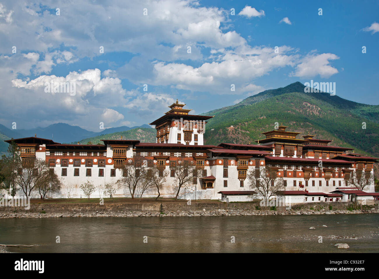 Die 17. Jahrhundert Punakha Dzong ist die zweite älteste und zweiten größten Dzong in Bhutan. Stockfoto