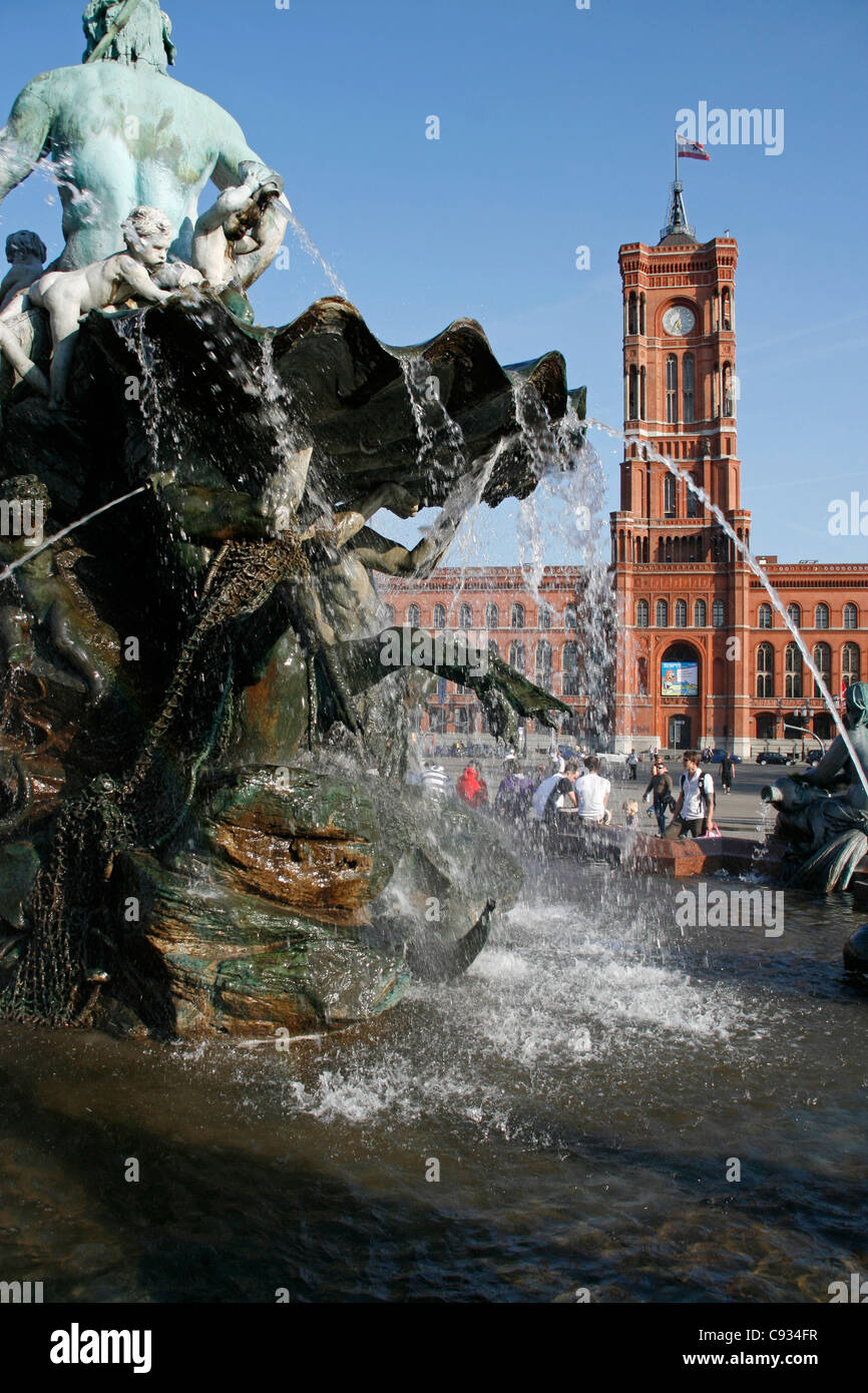 Das Rote Rathaus ist das Rathaus von Berlin, befindet sich im Stadtteil Mitte in der Rathausstraße, Deutschland. Stockfoto