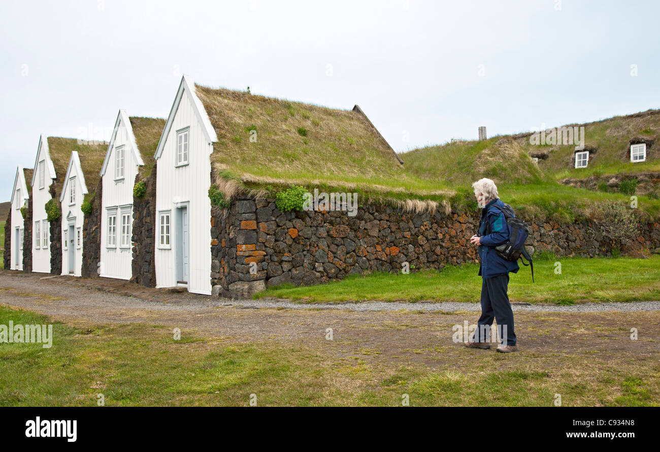 Grenjadarstadur war stammt aus dem frühen 19. Jahrhundert und ein großer Rasen Herrenhaus des Landkreises. Stockfoto